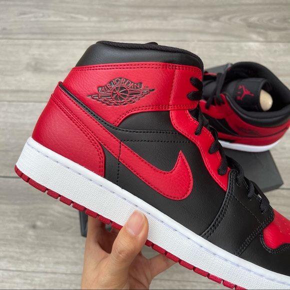 Air Jordan 1 Mid “Banned” Classic Red/Black Men’s - Picture 2 of 9